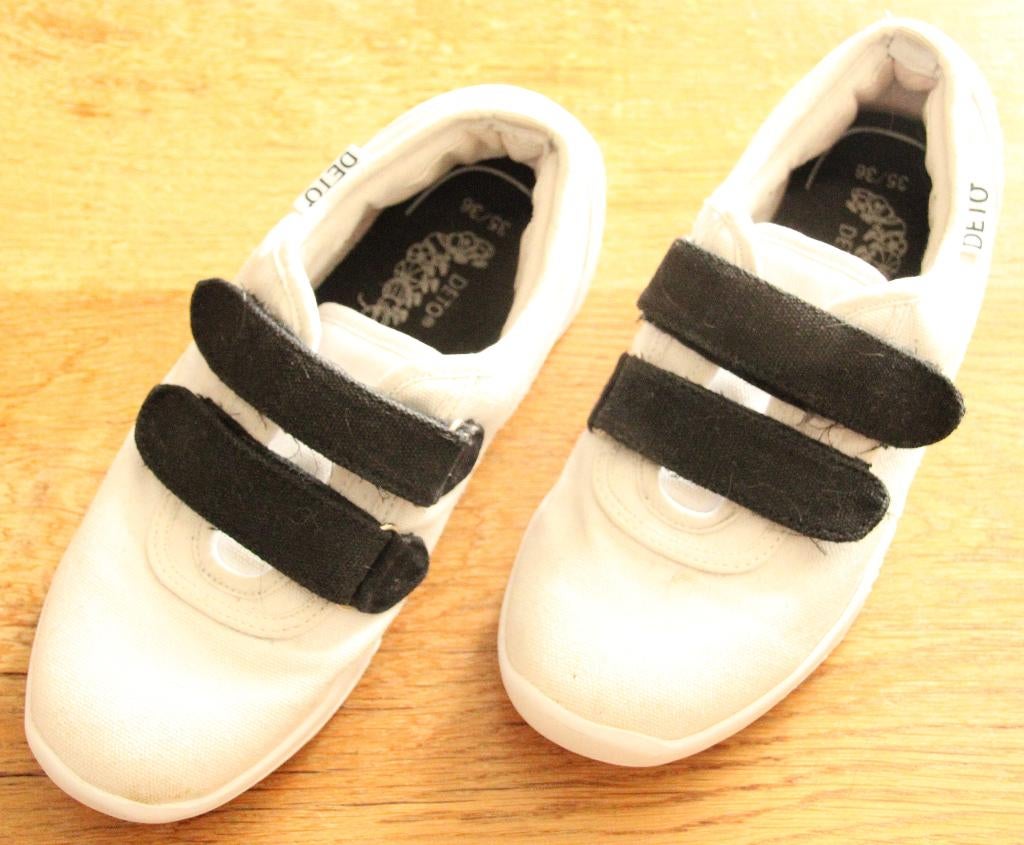 Witte Deto turnpantoffels zwarte velcro maat 36 zr mooie st., Kinderen en Baby's, Ophalen of Verzenden, Zo goed als nieuw, Deto