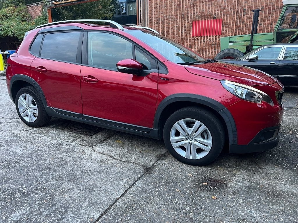 Peugeot 2008 1.2 Allure S, Autos, Rouge, Euro 6, Entreprise, Boîte manuelle