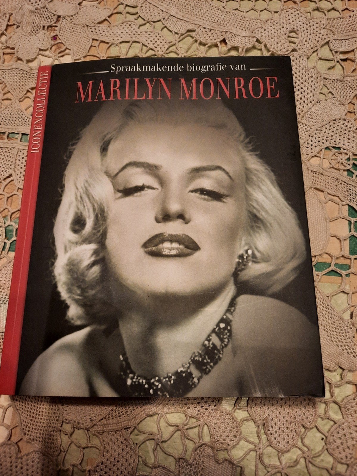 marily manroe.pop encyclopedie. jacques brel en and, Ophalen