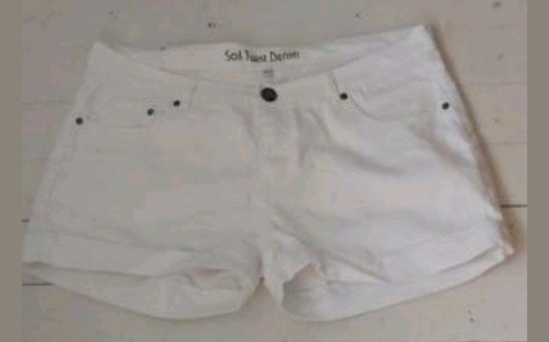 prachtige witte korte broek large., Kort, Maat 42/44 (L), Zo goed als nieuw, C&A.