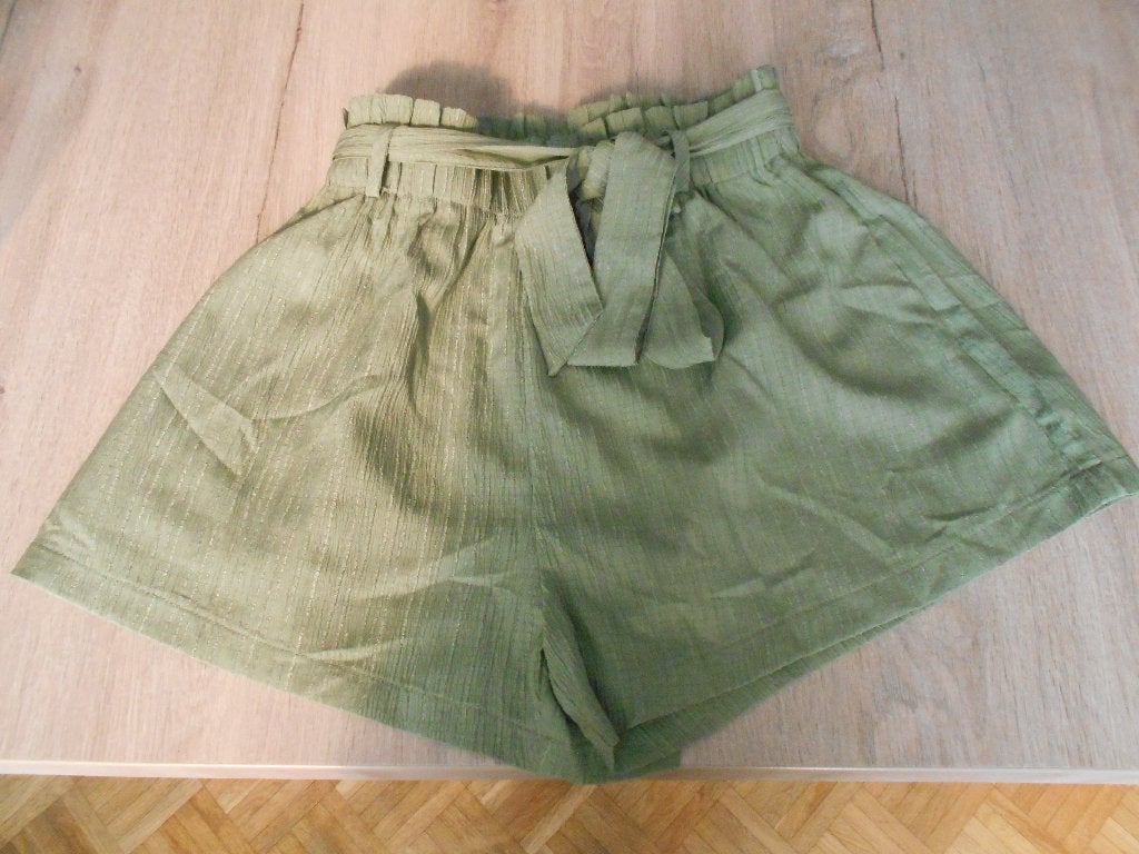 groen gekleed short maat s, Enlèvement ou Envoi, Comme neuf, Taille 36 (S), Vert
