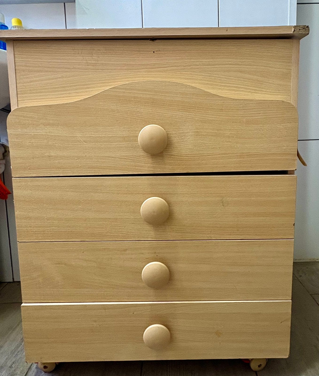 Commode 4 tiroirs bois clair - Bon état - 30€, Enlèvement ou Envoi, Comme neuf, Chêne