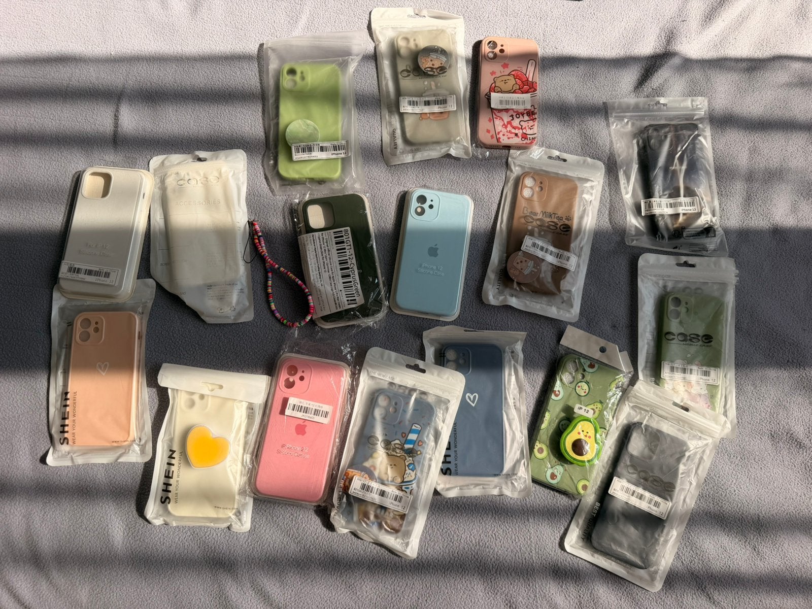 17 coques neuves Iphone 12/12 pro, Telecommunicatie, Mobiele telefoons | Hoesjes en Screenprotectors | Apple iPhone, Ophalen, Zo goed als nieuw