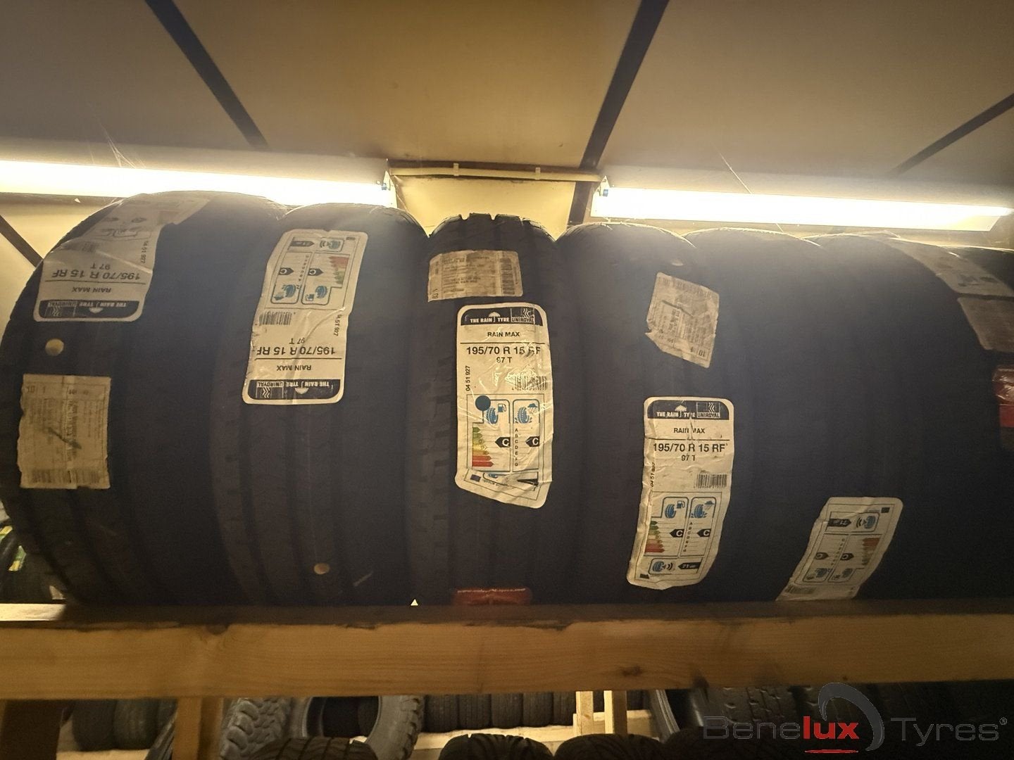 nieuw 195/70R15 97T Uniroyal RF 195/70 R15 195/70/15 1957015, Auto-onderdelen, Banden en Velgen, Bestelwagen, 15 inch, -, -