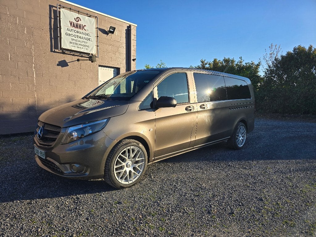 Vito dubbele cabine 6 zit AUTOMAAT !, Auto's, Bestelwagens en Lichte vracht, 4 cilinders, Bruin, 2500 kg, Bedrijf