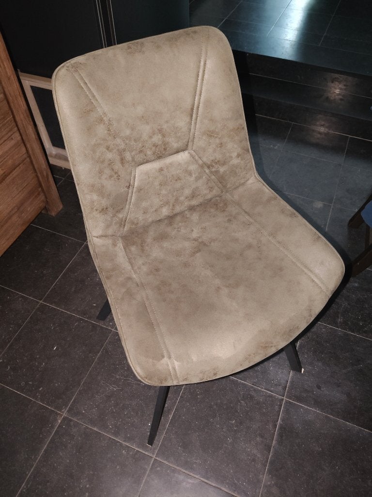 3 stoelen in verschillende kleuren, Ophalen, Zo goed als nieuw
