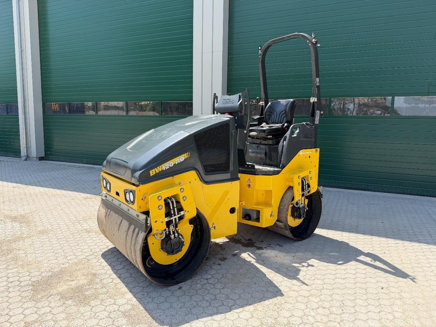 Bomag BW120 AD-5, Zakelijke goederen