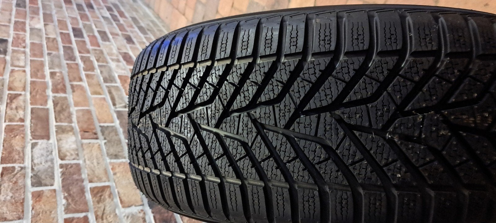 Winterbanden 235/45 R18, Auto-onderdelen, Banden en Velgen, Ophalen, 18 inch, Nieuw, Winterbanden