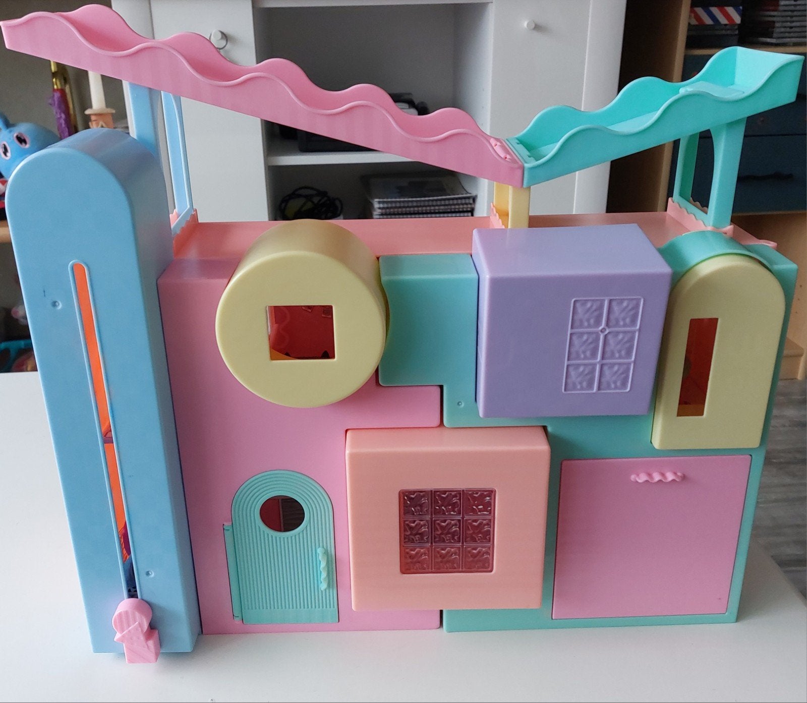 Huis van LOL. Volledig met meubeltjes en popje. Goede staat., Ophalen