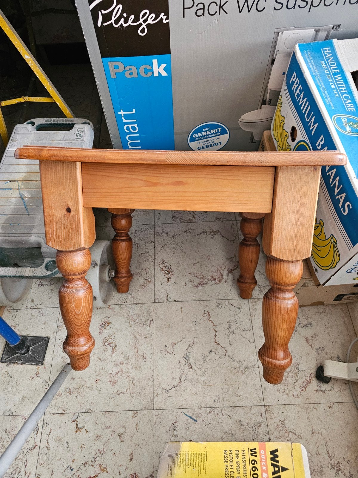 petite table en pin massif, Enlèvement