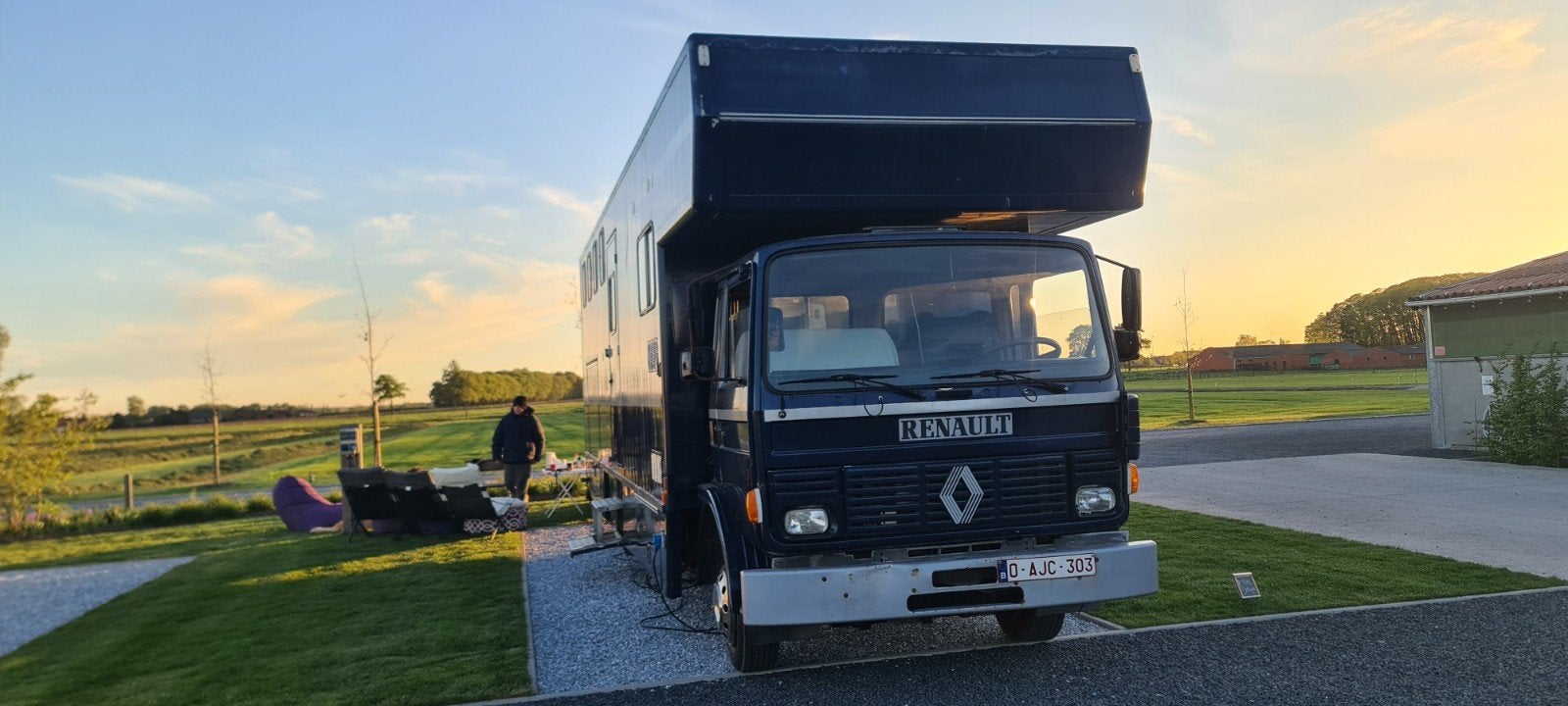 Camion Renault Oldtimer Horse Truck.
Possible de, Particulier, Jusqu'à 4