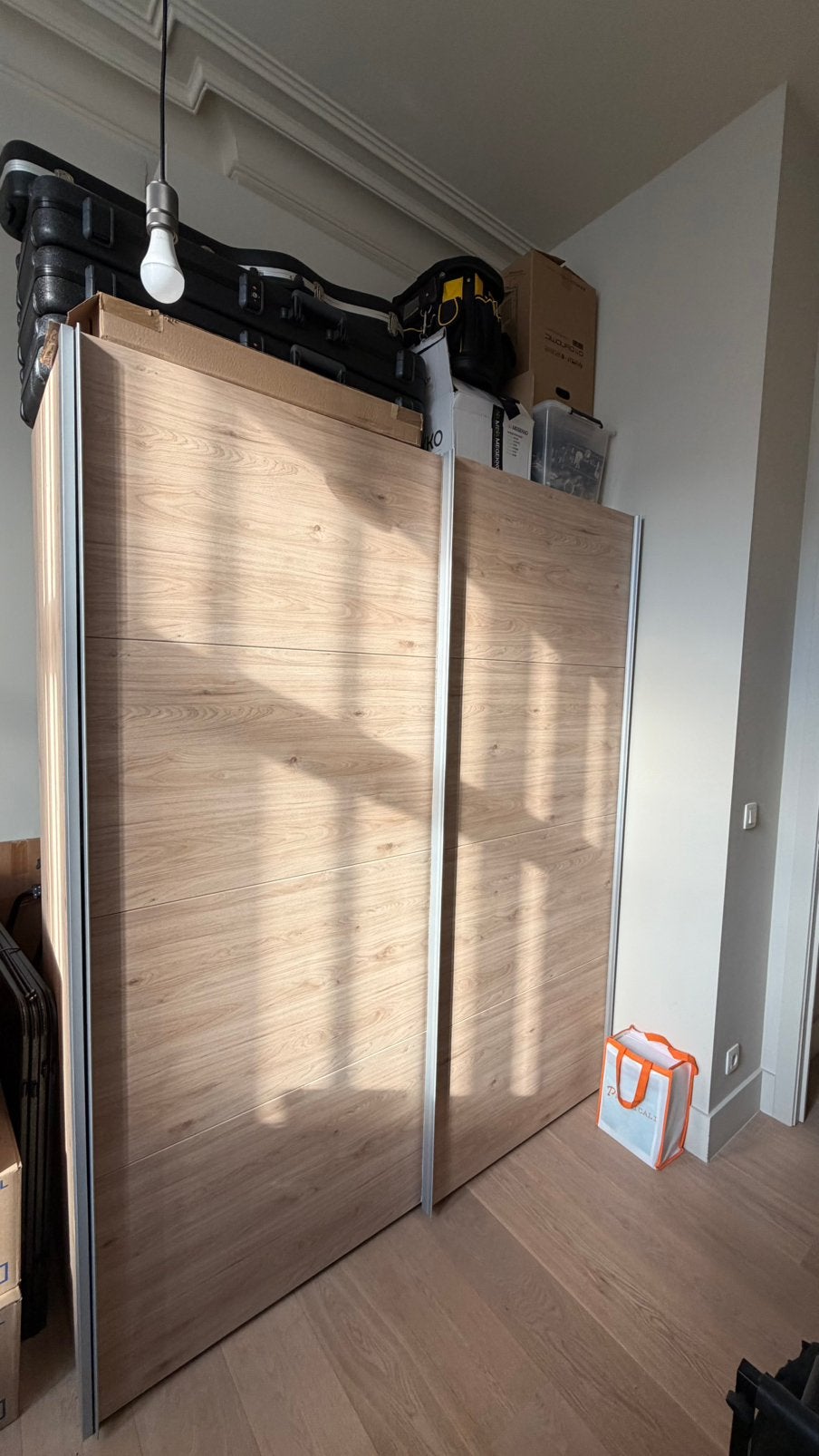 Armoire gratuite Chateau d'Ax, Enlèvement, Utilisé, 200 cm ou plus, Avec porte(s)