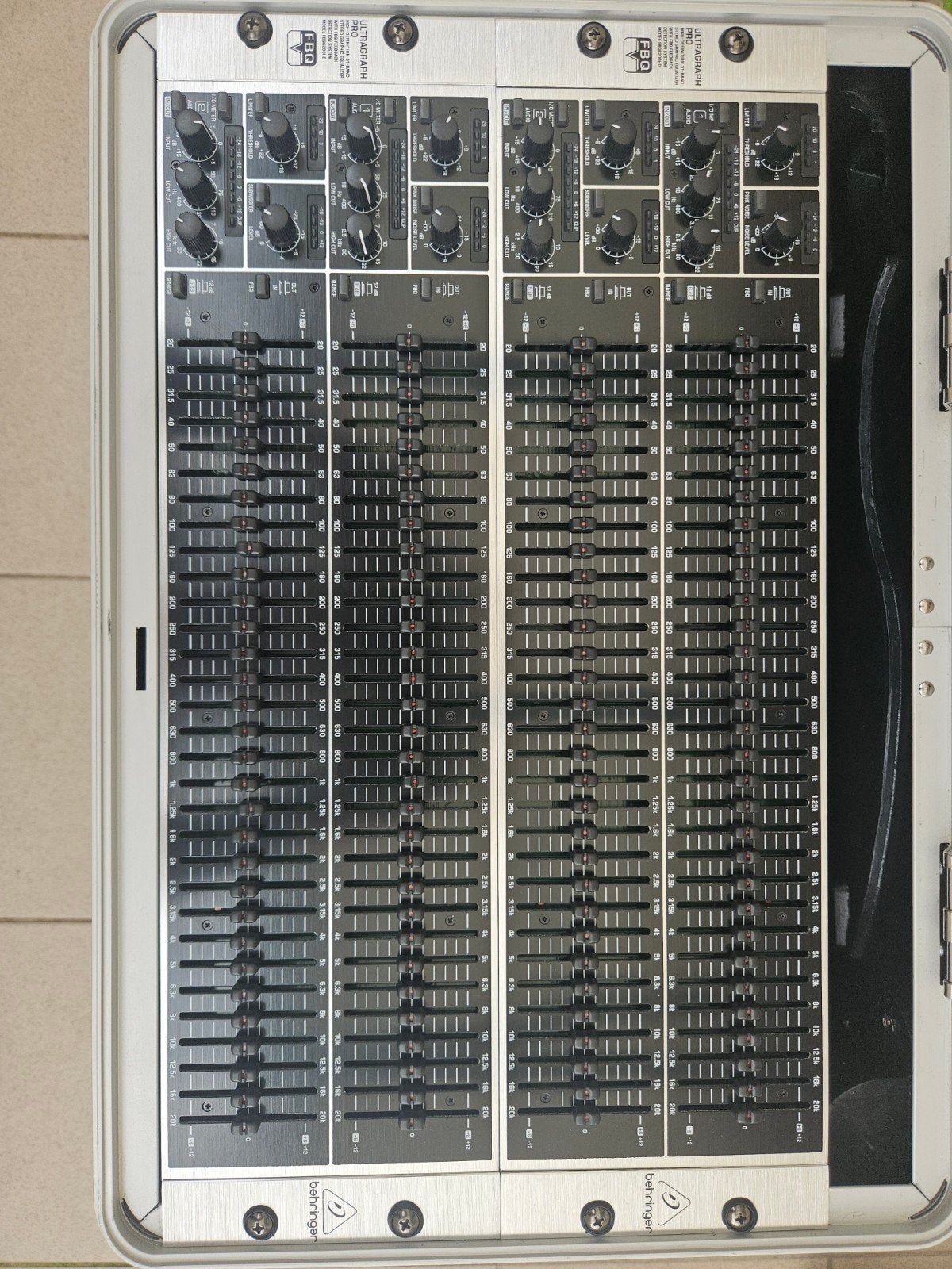 2x ultragraph pro fbq 6200hd, Enlèvement