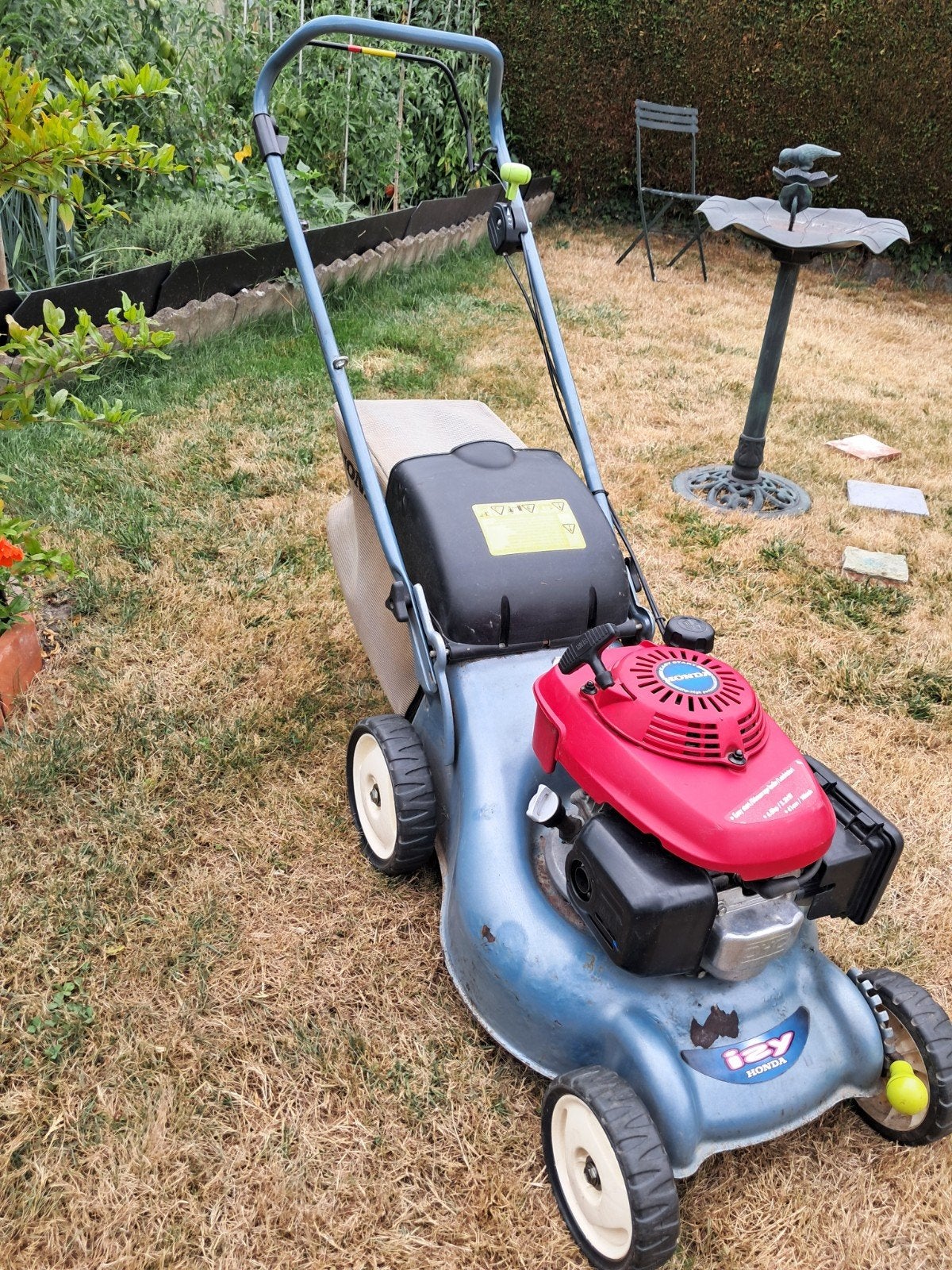 recherche honda isy autotractée(comme sur la photo) celle-ci