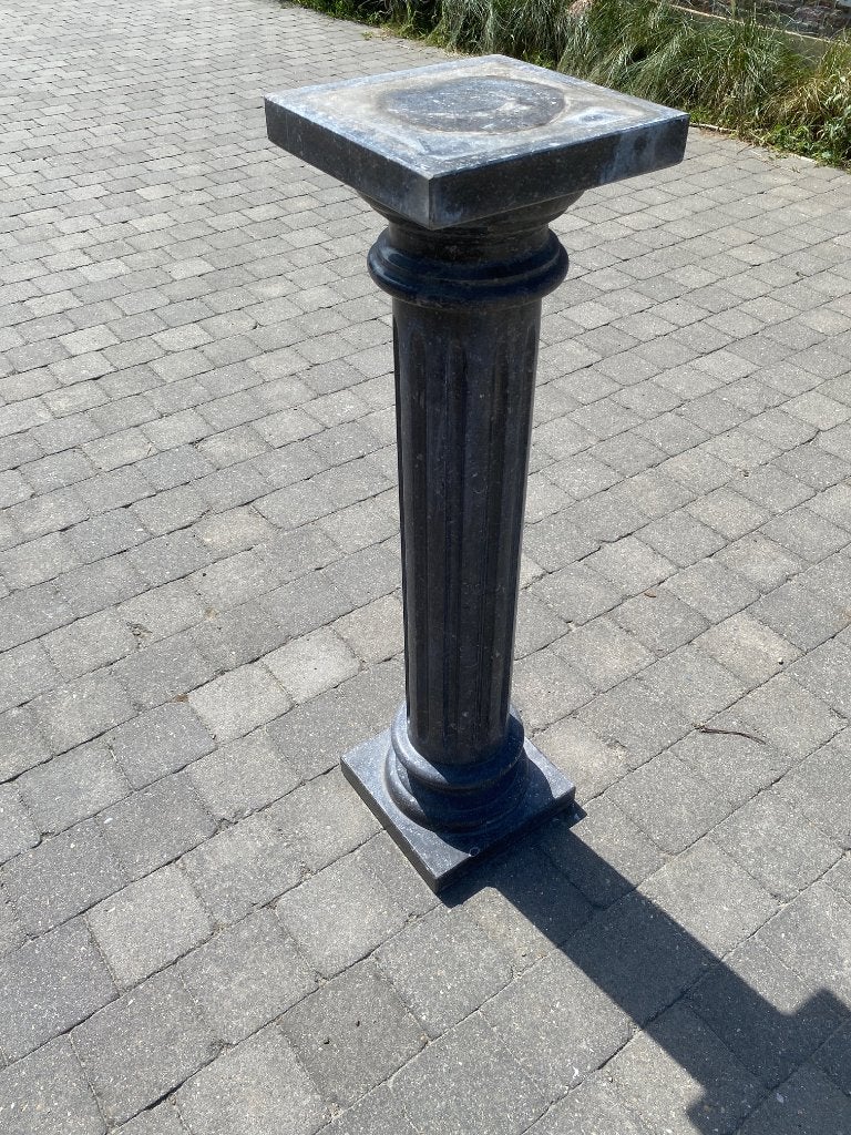 Sokkel of zuil in natuursteen (blauwe steen, arduin), Ophalen, Zo goed als nieuw