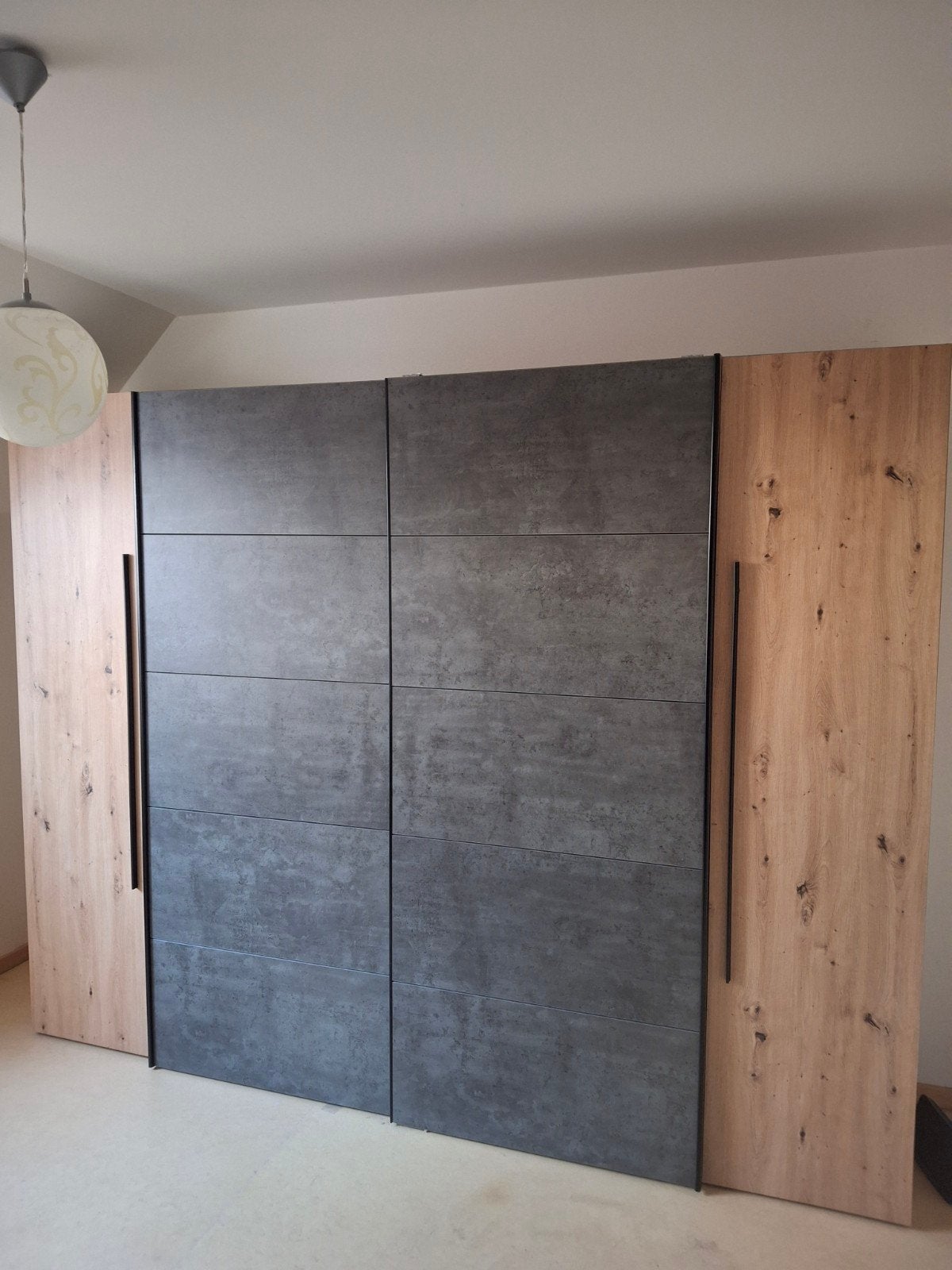 Grande armoire moderne — Look béton et aspect chêne (271 x 2, 200 cm ou plus, Comme neuf, Enlèvement, 200 cm ou plus