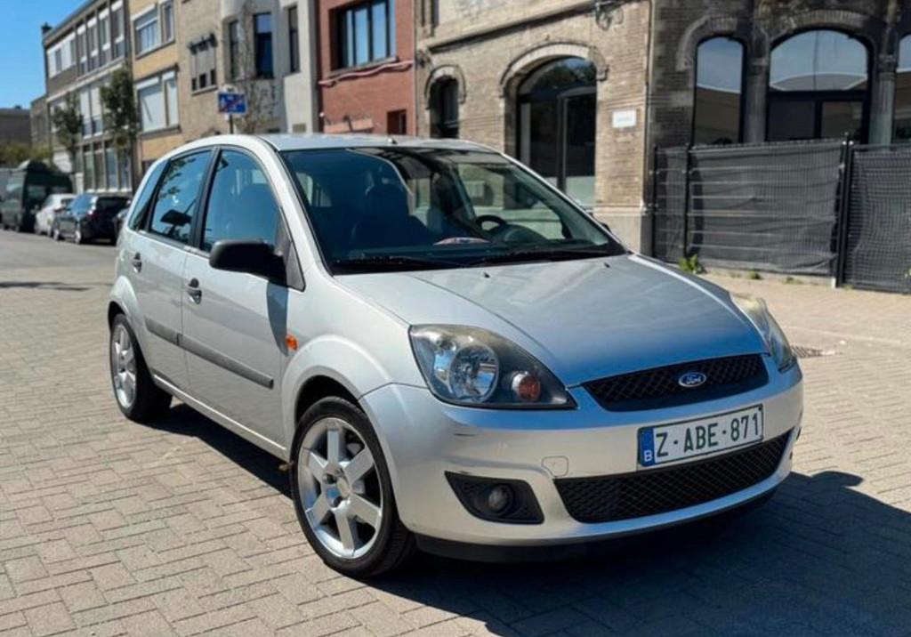 Ford Fiesta | Benzine | Airco, Autos, Capteur de lumière, Entreprise, Boîte manuelle, Autre carrosserie