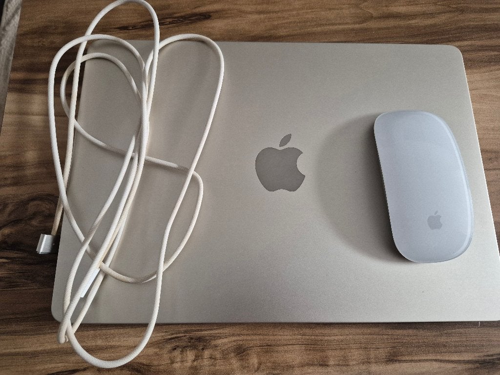 MacBook Air M2 13,6" (2022) + Magic Mouse, 256 GB, Utilisé, Azerty, 8 GB