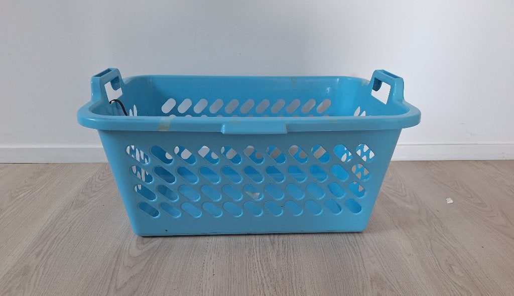 Grote blauwe stevige wasmand, Ophalen, Wasmand