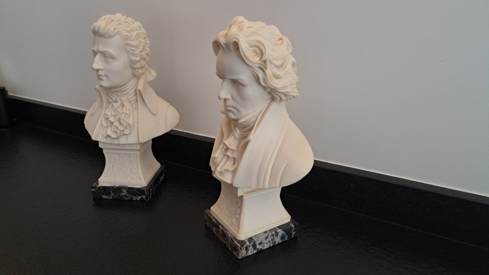 Buste W.A.Mozart en L.V.Beethoven, Enlèvement