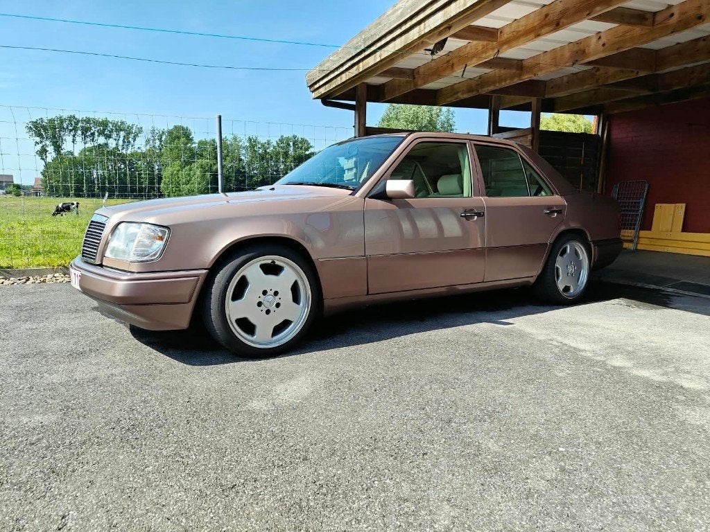 Uitzonderlijke W124 E220 Rosewood, Auto's, Automaat, 110 kW, Sound system, Bruin