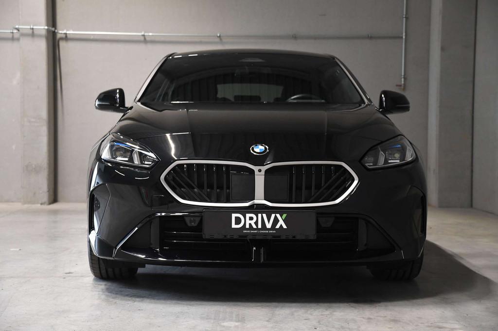 BMW 1 Serie 120 120 Aut. M-Sport / HUD / 360° / KEY LESS, Auto's, BMW, 1 Reeks, Gebruikt, Zwart, Alcantara