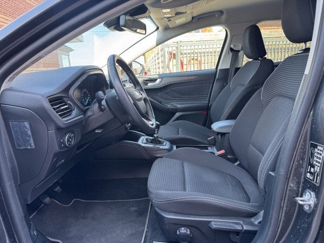 Ford focus 1.0i "80 000km" carplay/keyless/cruise/camera!, Auto's, Dealer onderhouden, Stof, Bedrijf, 3 cilinders