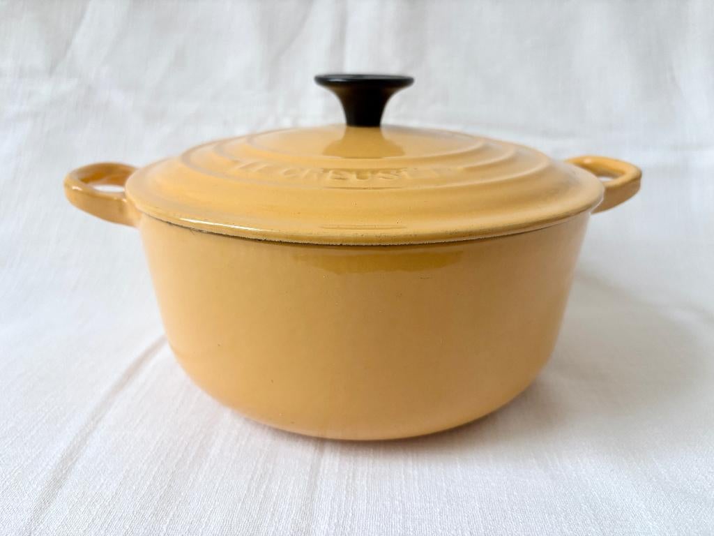 Le Creuset - Stoofpan Rond in Geëmailleerd Gietijzer, Ophalen of Verzenden, Zo goed als nieuw, Gietijzer