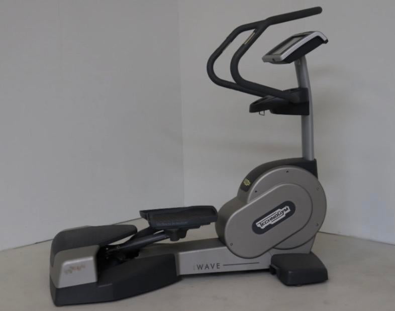 Technogym Wave Exc 700i – toestel met tv en muziek, Sport en Fitness, Fitnessapparatuur, Ophalen, Zo goed als nieuw