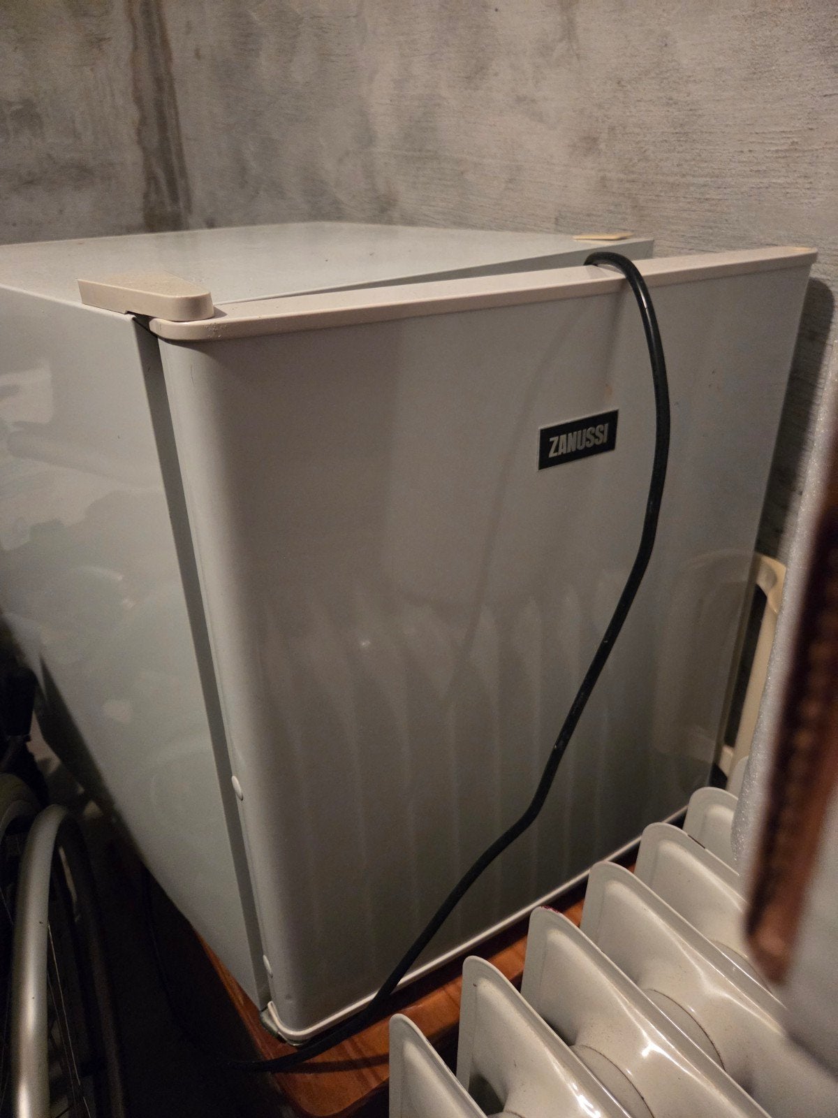 minibar/koelkast, Elektronische apparatuur, Koelkasten en IJskasten, Ophalen, Minder dan 85 cm, 45 tot 60 cm, Met vriesvak