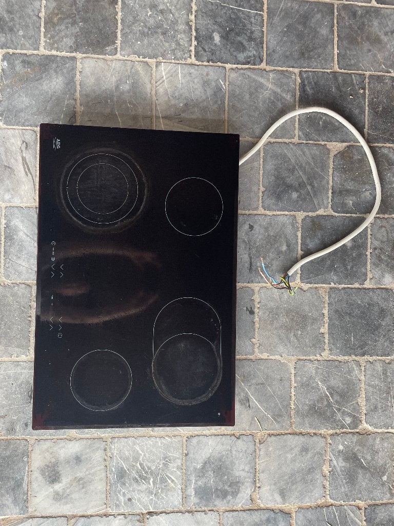 Plaque vitrocéramique AEG, 4 zones de cuisson, Enlèvement, Utilisé, Encastré
