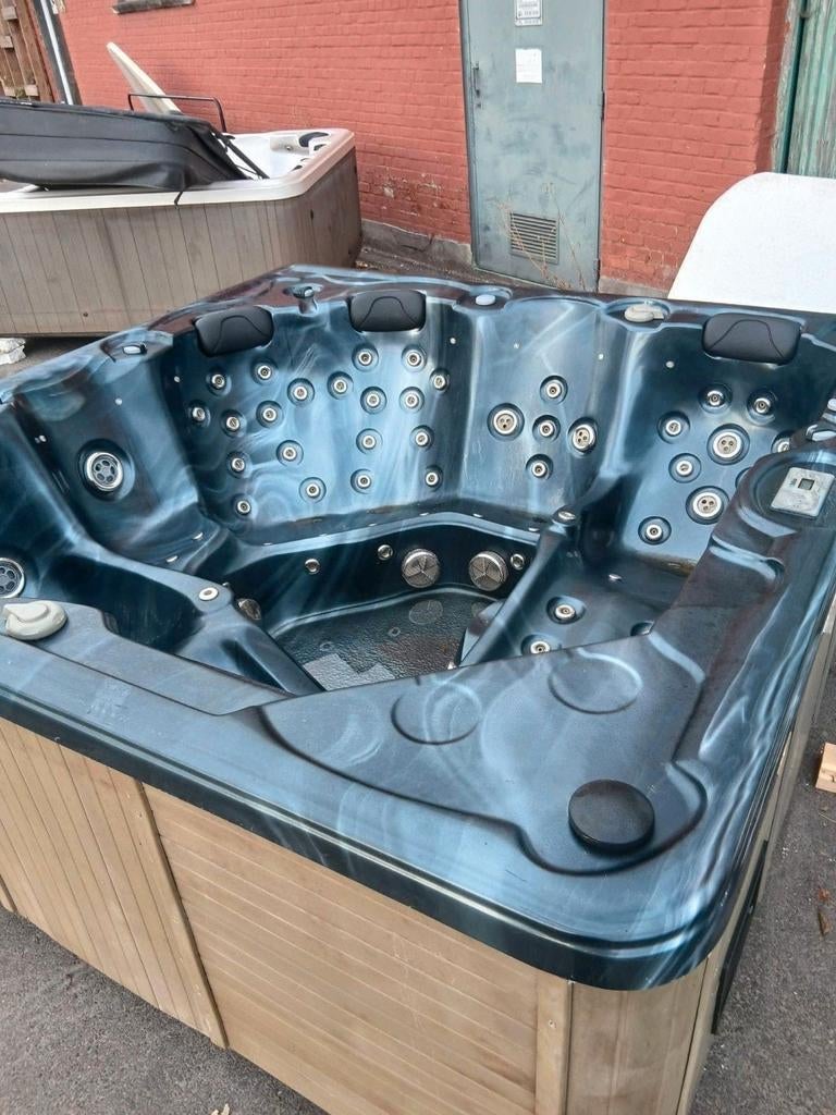 Tweedehands jacuzzi 200 diff. Altijd gratis om li te install