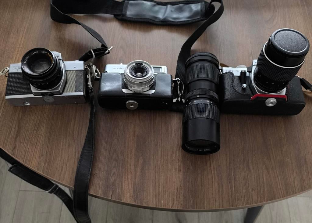 Minolta Praktica camera's met vintage lenzen., Fototoestel