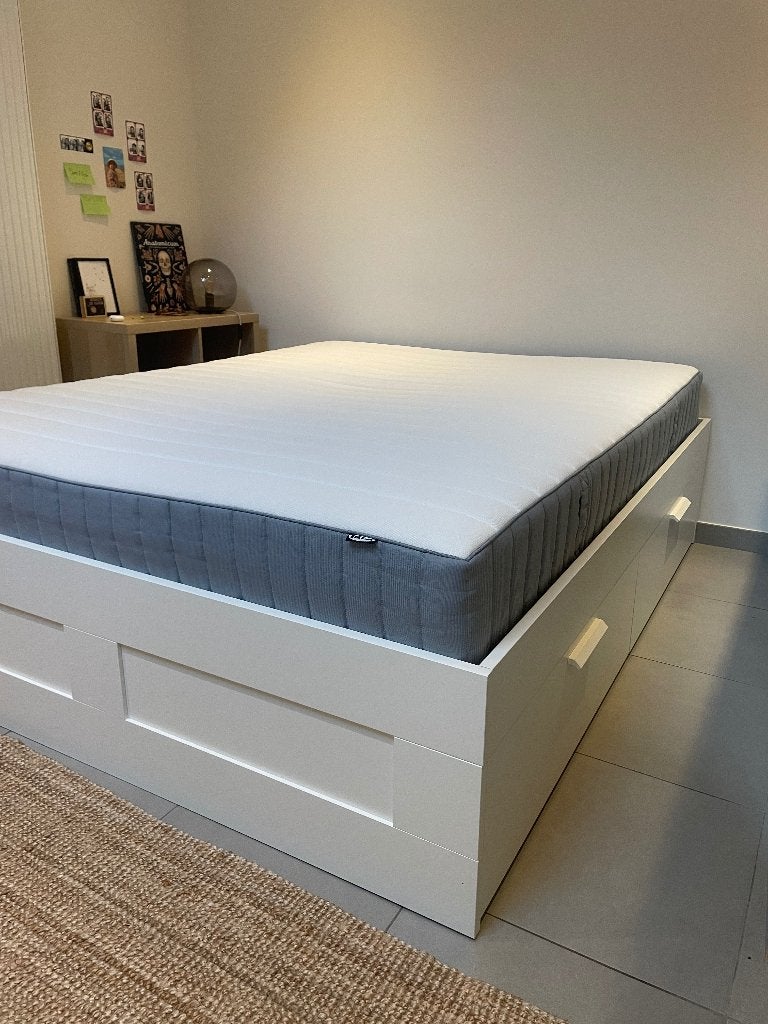 Lit IKEA avec matelas, Maison & Meubles, Chambre à coucher | Lits, Comme neuf, Enlèvement, 180 cm, 200 cm
