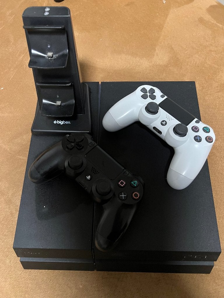 Playstation 4 + 2 controllers + oplader, Ophalen of Verzenden, Gebruikt