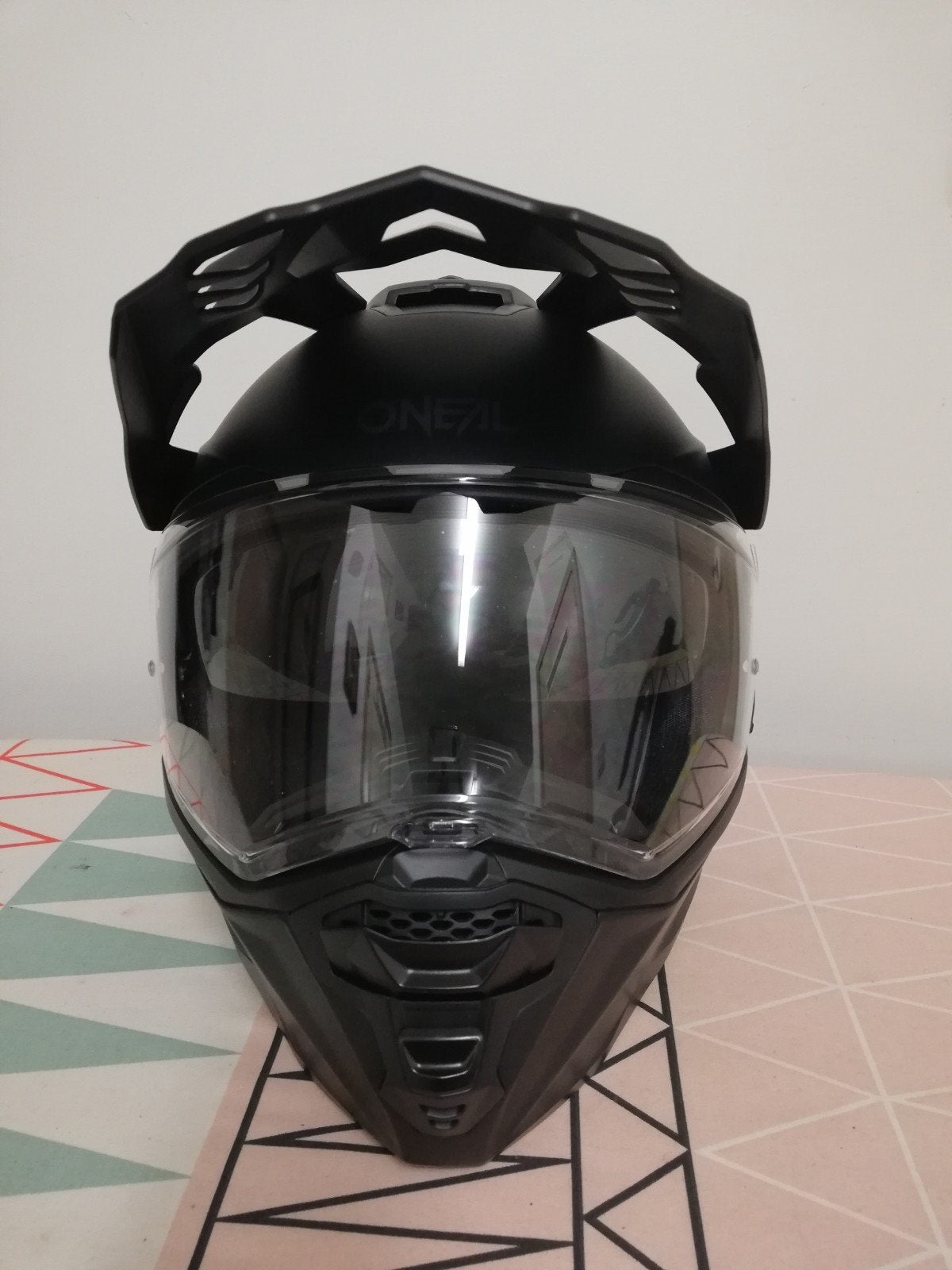 Oneal helm, Enlèvement