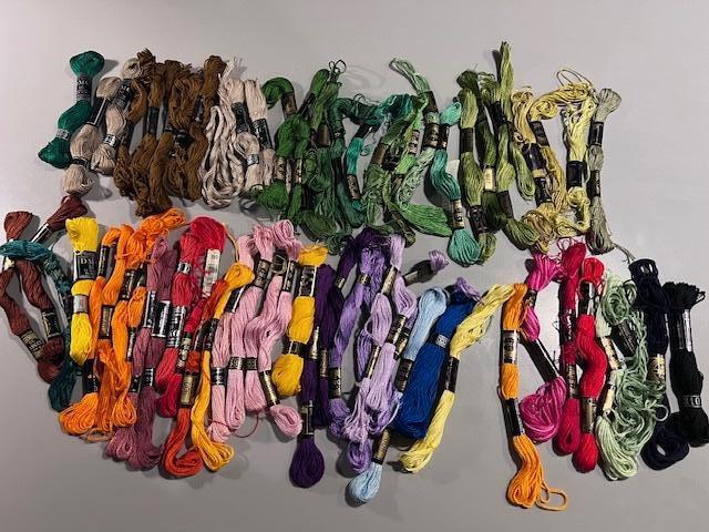 Zeer groot lot borduurspullen : dmc, wol, stof, etc, Hobby en Vrije tijd, Ophalen of Verzenden, Nieuw, Handborduren, Borduurgaren of Zijde