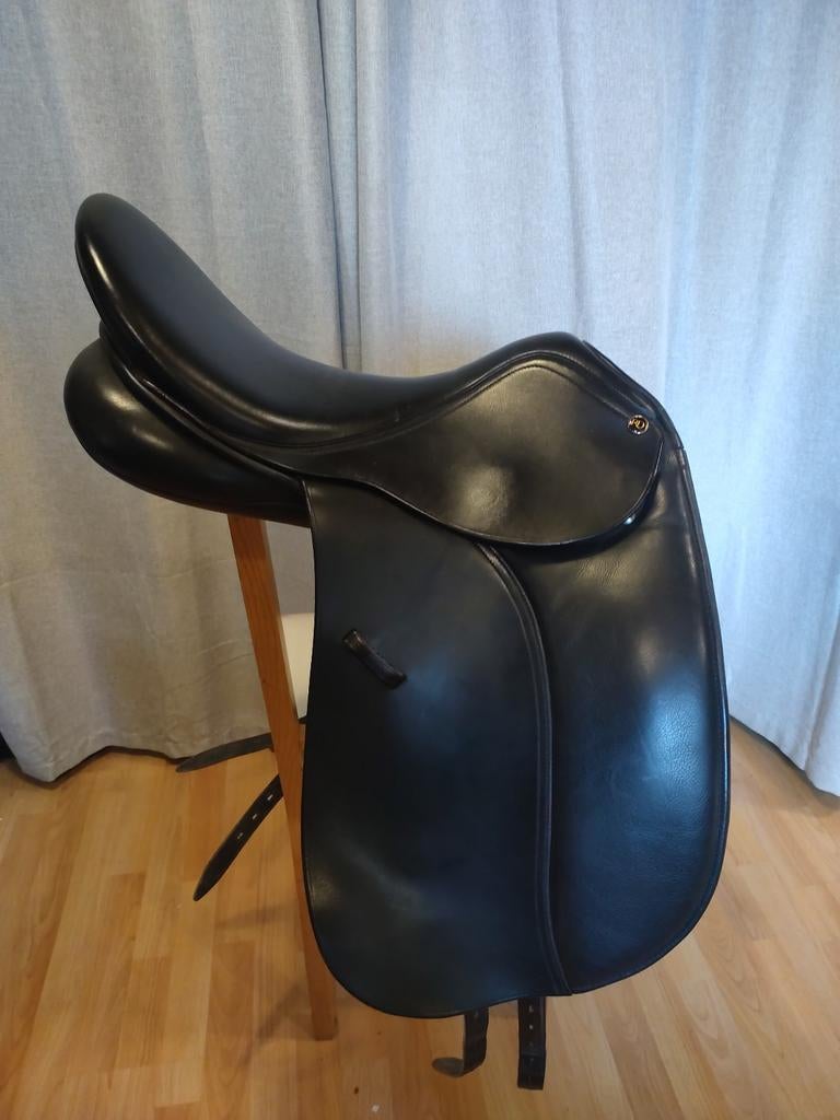 Selle de dressage 17,5 pouces, Enlèvement, Comme neuf, Dressage