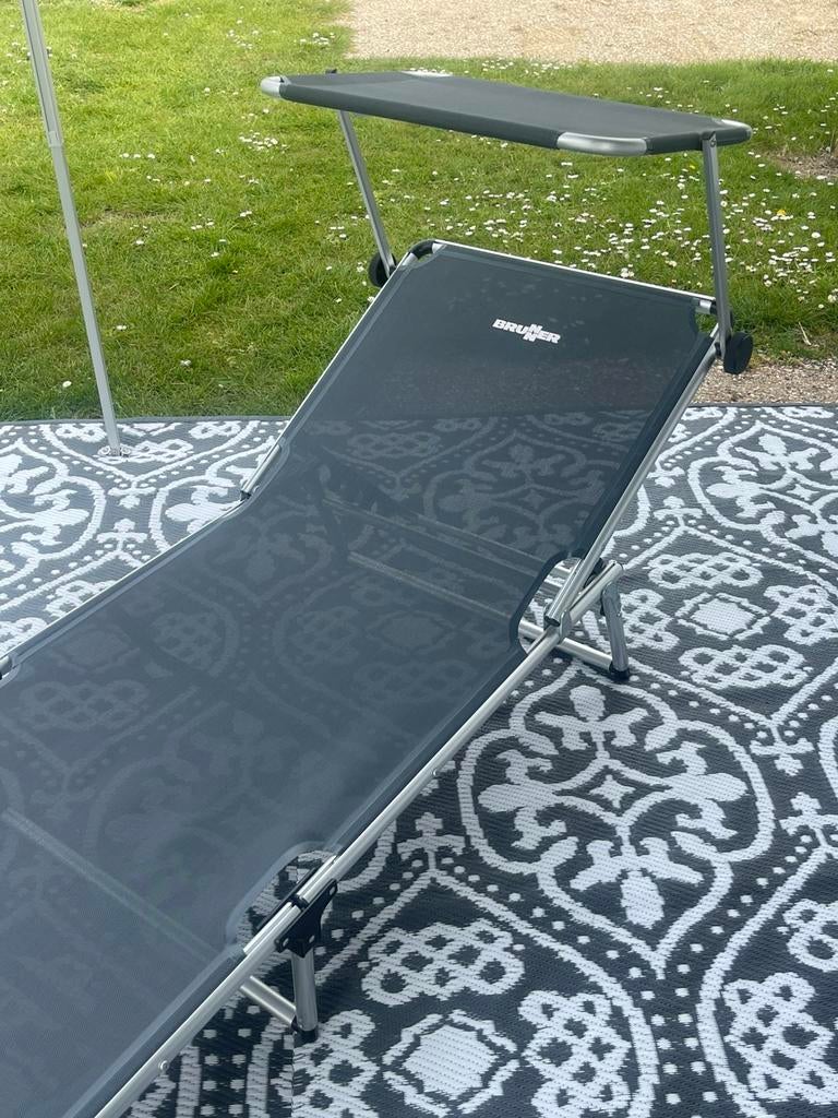 Brunner kampeer ligbed met zonnedak, Ophalen, Zo goed als nieuw