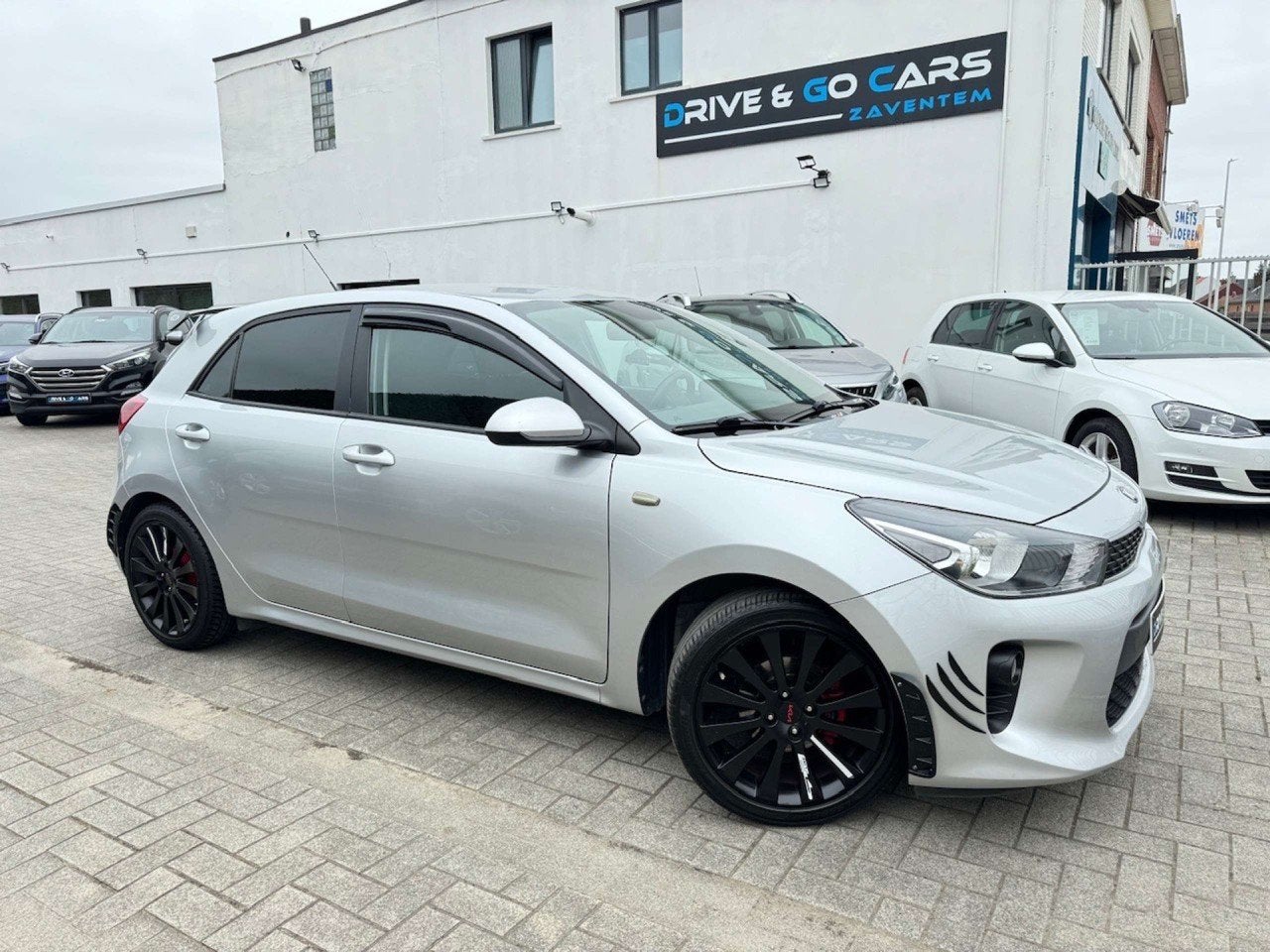 Kia Rio 1.2i Benzine - CarPlay * 1 JAAR GARANTIE * !, Auto's, Kia, Voorwielaandrijving, Stof, Gebruikt, 4 cilinders