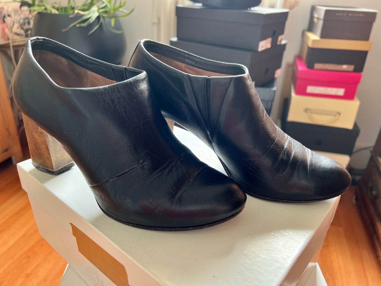 Bottine Costume National à talon en bois, Vêtements | Femmes, Enlèvement, Boots et Botinnes, Porté, Noir