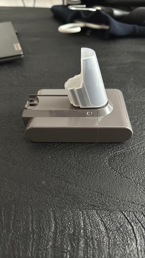 NIEUWE - Dyson v6 batterij - extra sterk, Ophalen, Zo goed als nieuw