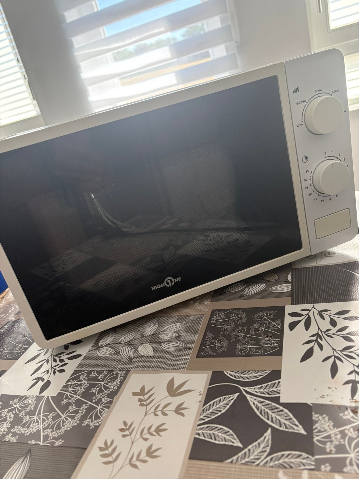 Micro-ondes HIGH ONE 20L – Très bon état – 35 €, Enlèvement, Comme neuf, Micro-ondes