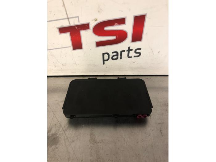 Draadloze oplader van een Volkswagen Golf, Gebruikt, -, Volkswagen, -