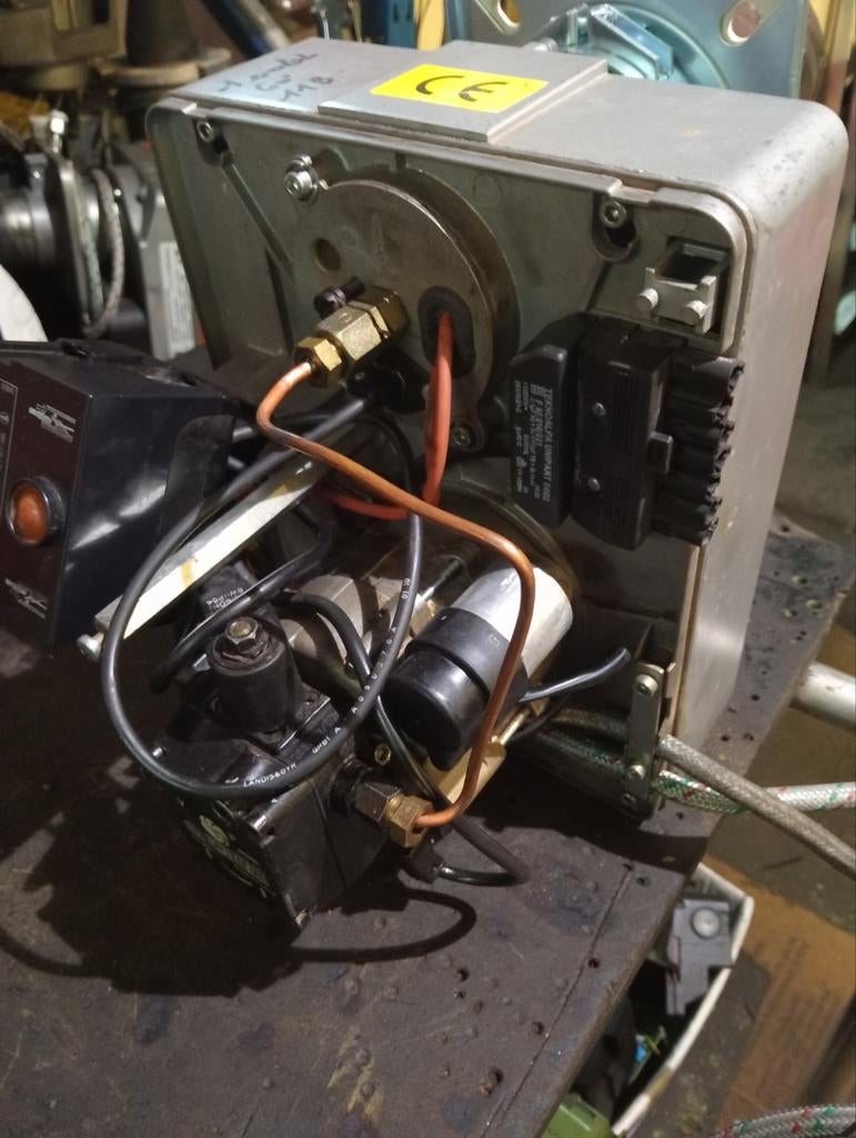 Finterm az8 brûleur mazout fioul 36/101kw, Autos : Pièces & Accessoires, Systèmes d'échappement, Enlèvement