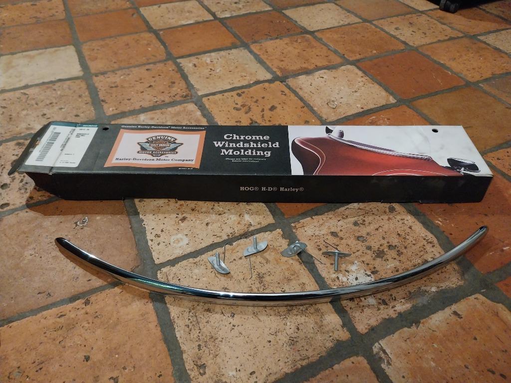 WINDSHIELD TRIM - CHROME - FITS 1986-95, Enlèvement, Neuf