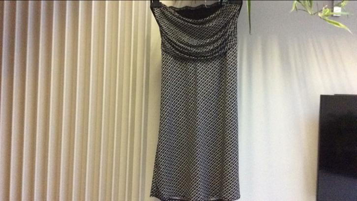 Nieuw, soepel zomerjurkje, gestrikt op de rug. S., Zwart, Nieuw, Ophalen of Verzenden, Maat 36 (S)