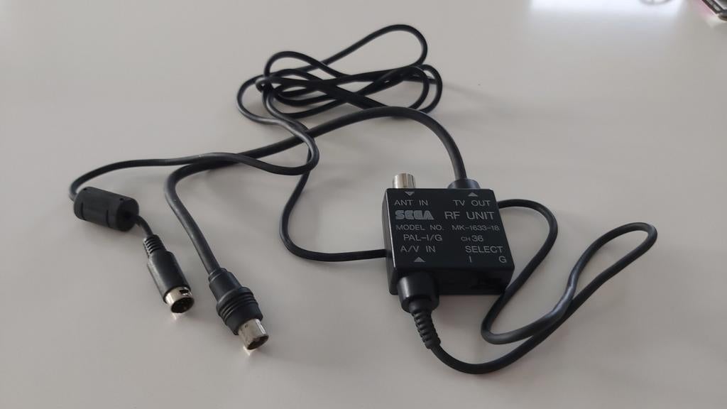 Switch SEGA RF unit, Enlèvement ou Envoi, Comme neuf, Alimentation, Chargeur ou Câble
