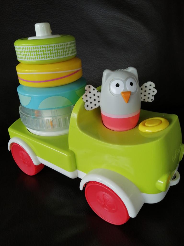 Taf Toys vrachtwagen met stapelpyramide, Kinderen en Baby's, Ophalen of Verzenden, Zo goed als nieuw