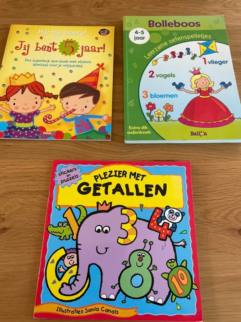 3 autocollants et carnets de jeux différents, Enlèvement ou Envoi